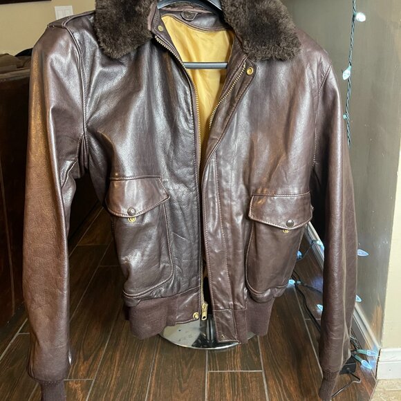 Schott NYC Men’s Medium Brown Leather Bomber Jacket with Detachable Fur Liner - Picture 12 of 16